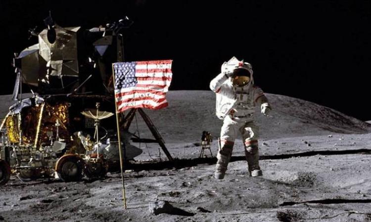 An astronaut on the surface of the Lunar moon, photo