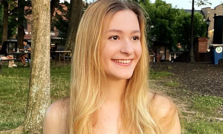 Emily Winters headshot