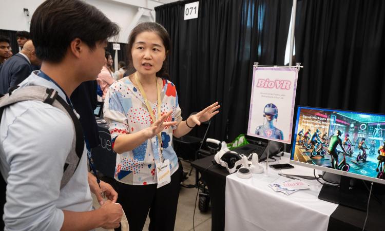 student talking to another student about virtual reality start-up