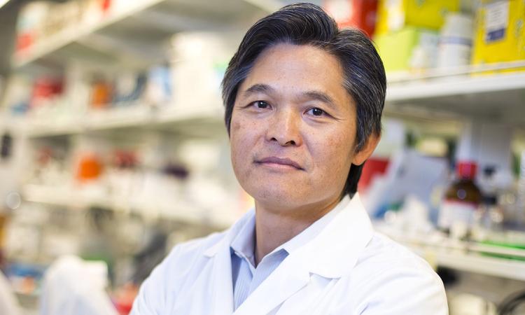 Hanjoong Jo headshot in the lab