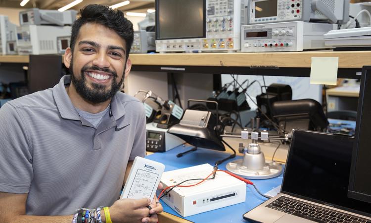 Rohan Sohani in lab