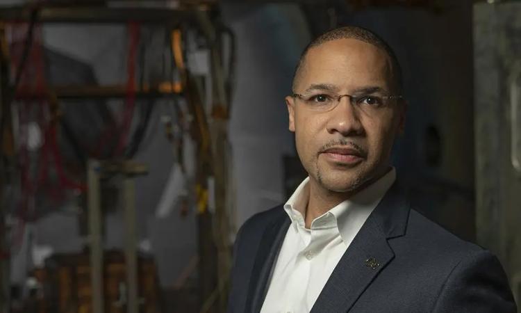 Mitchell Walker headshot in his lab