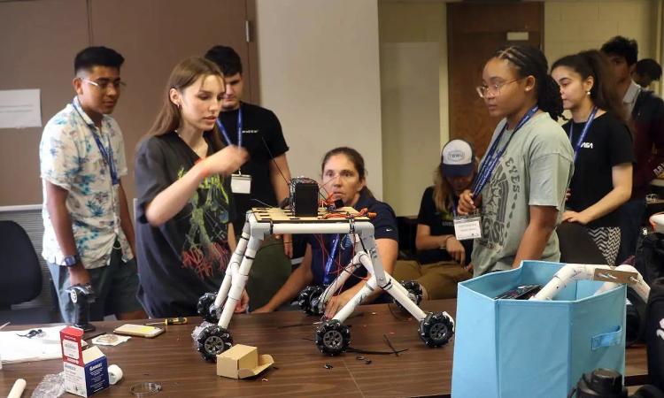 Students at the STEP summer camp talk about their Mars rover design with camp organizer Kelly Griendling. (Photo: Monique Waddell)
