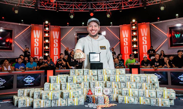 Daniel Weinman with his winnings in the WSOP arena.