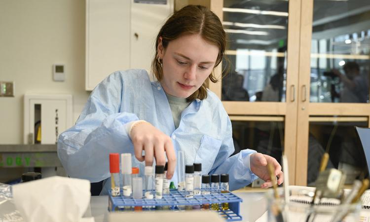 A Georgia College & State University chemistry student works in the lab.