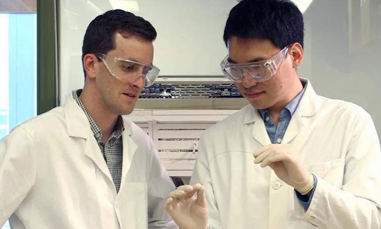 Ryan Lively and Dong-Yeun Koh in the lab.