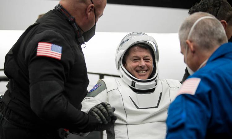 Shane Kimbrough returns to Earth