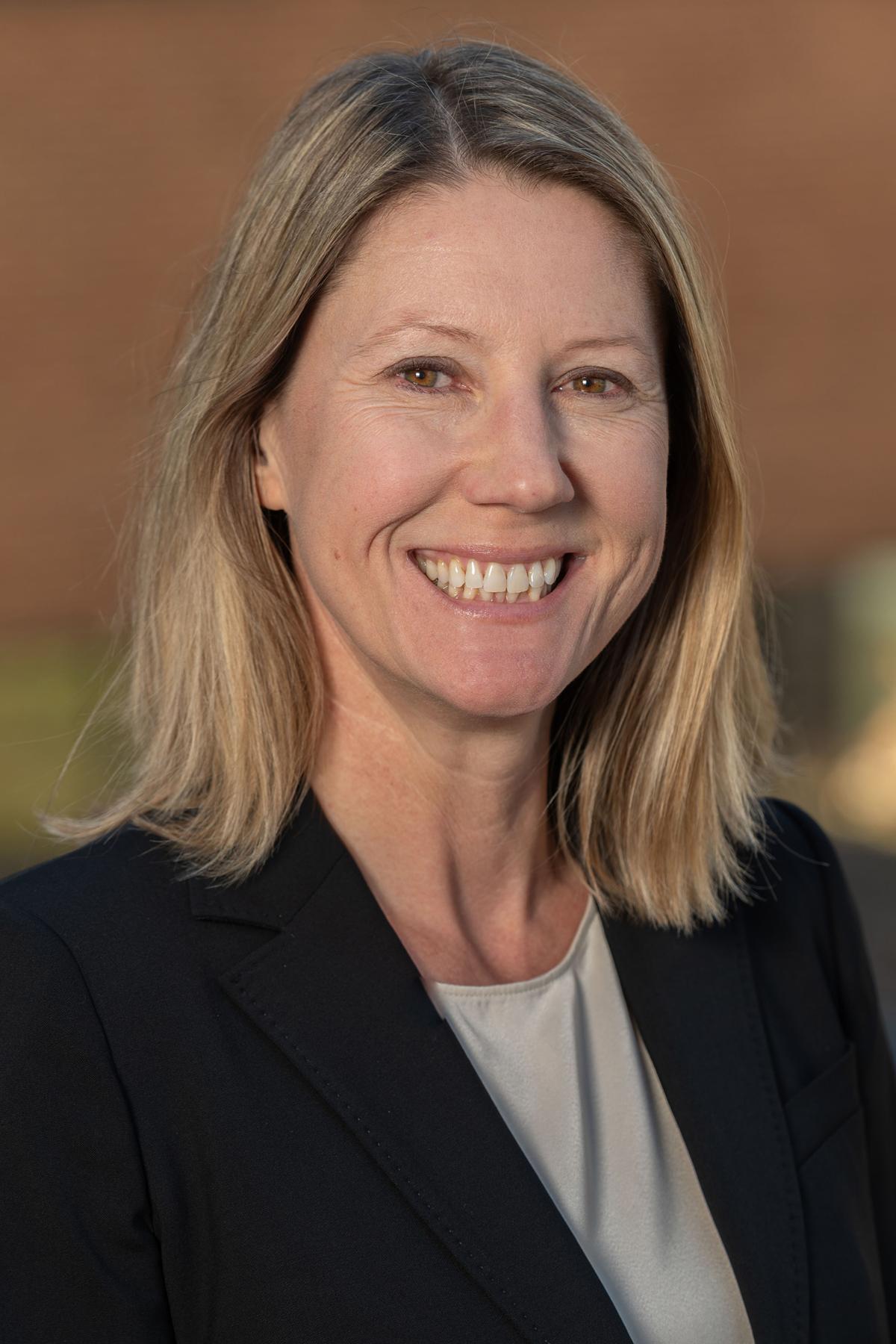 Krista Walton headshot