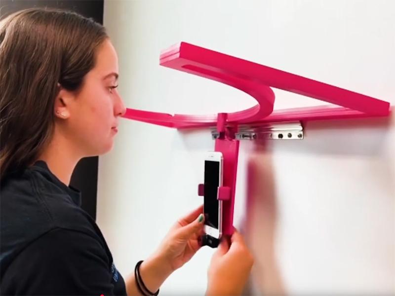 demonstration on how the thermograhic breast cancer detection device works
