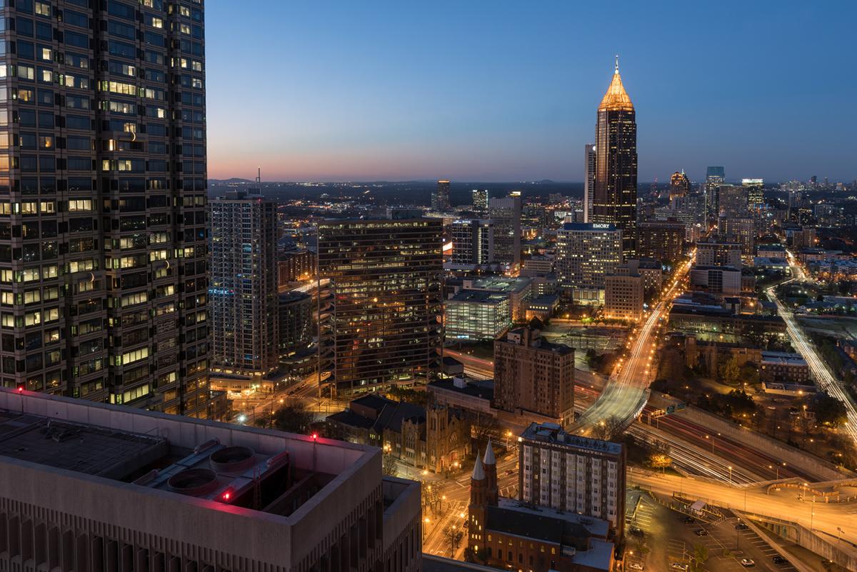 the skyline of Atlanta at dusk