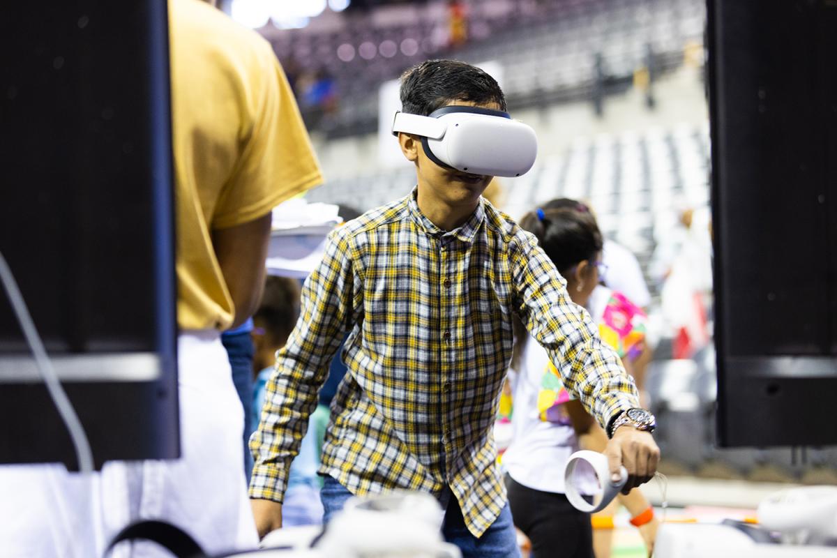 A student tries out virtual reality goggles.
