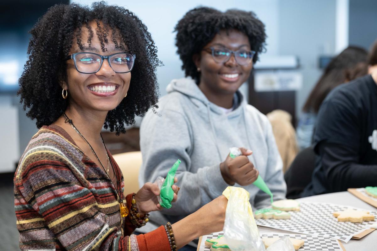 2 students decorating cookies