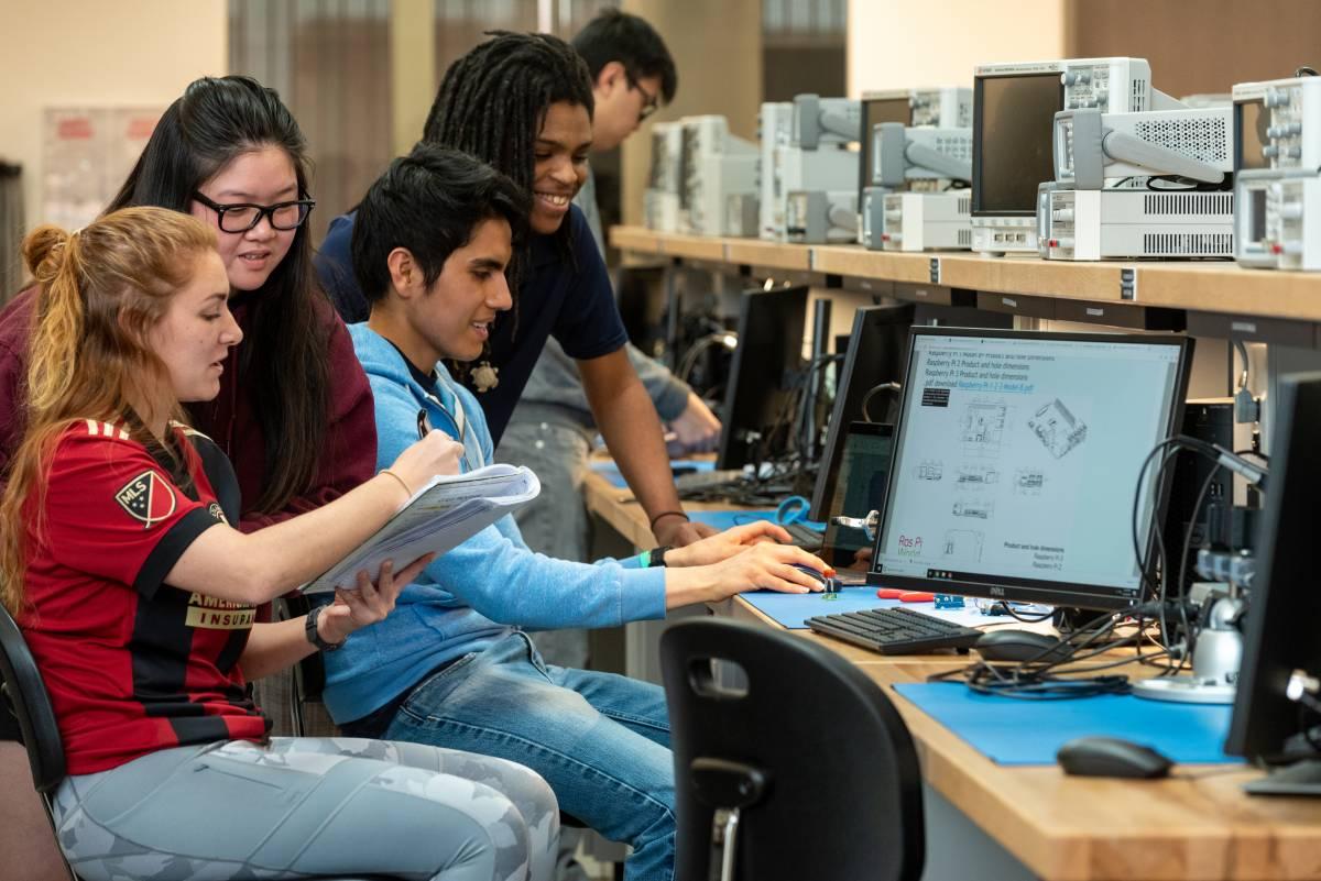 A group of students collaborates on a project in the IDC