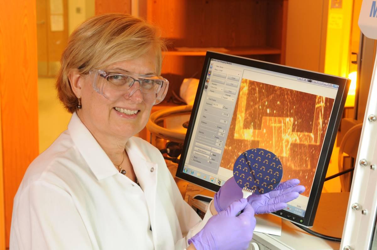 Elsa Reichmanis in her lab