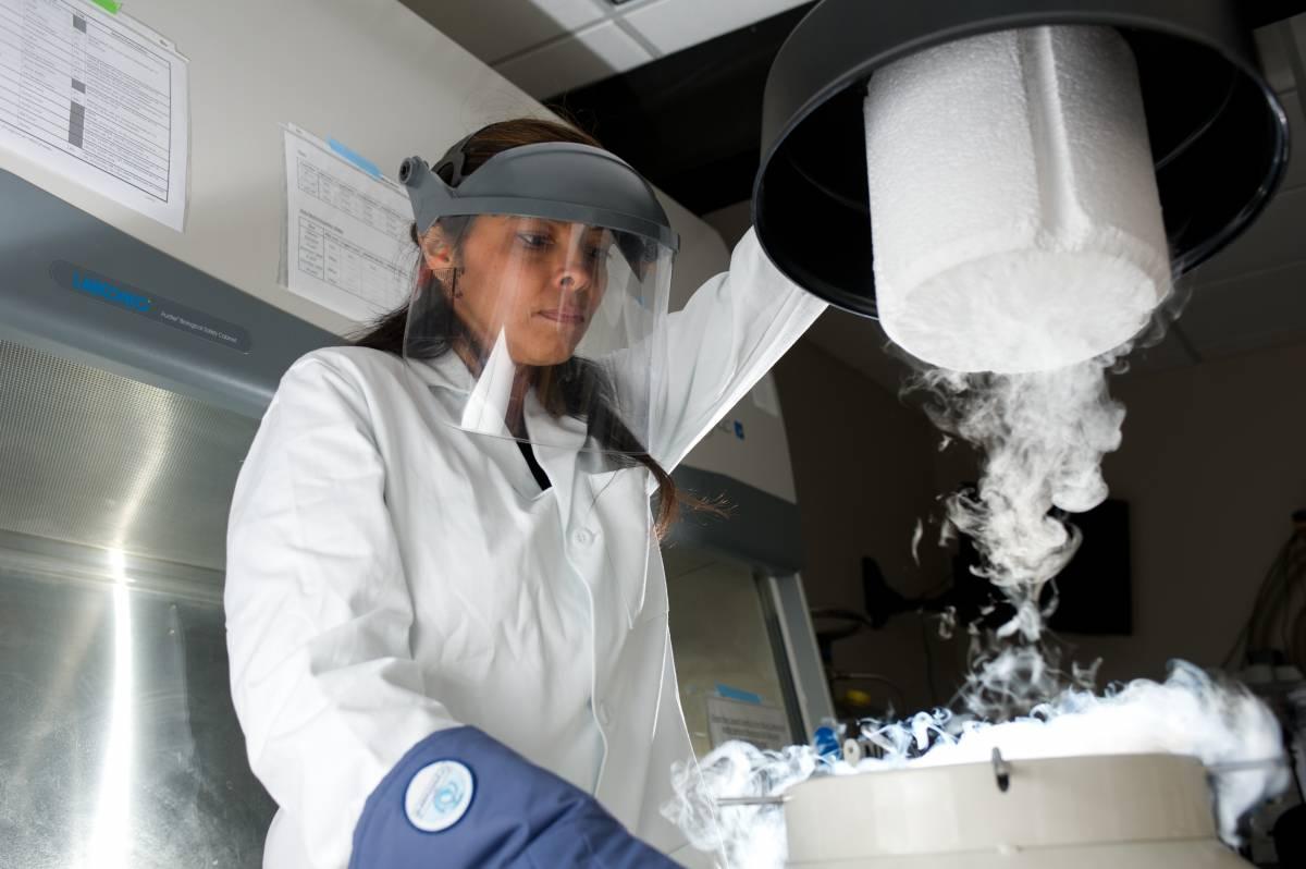 Michelle Dawson in lab