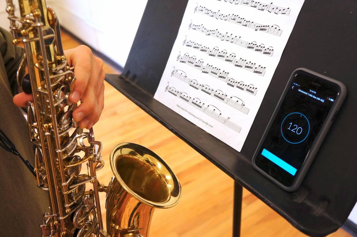 A saxophone player uses the Crescendo app 