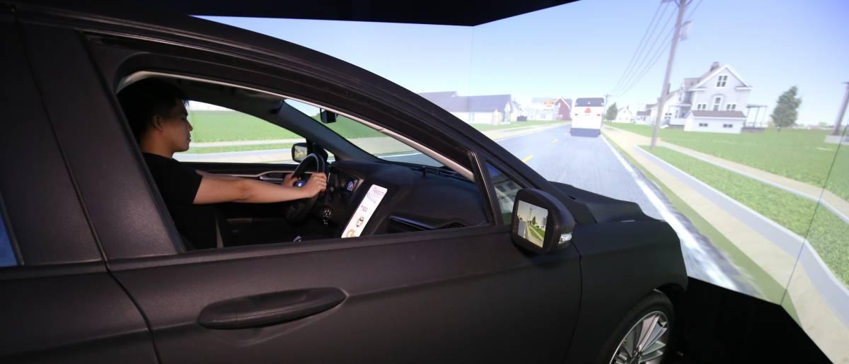 New simulator puts people in a full-size car to understand their driving  behavior
