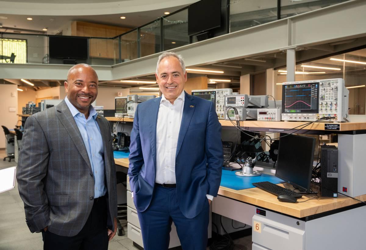 Dean Raheem Beyah and President Ángel Cabrera in the Interdisciplinary Design Commons