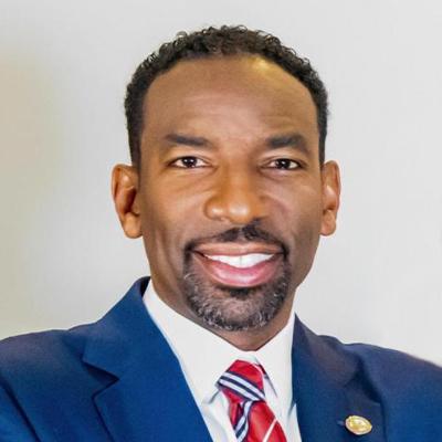 Andre Dickens headshot