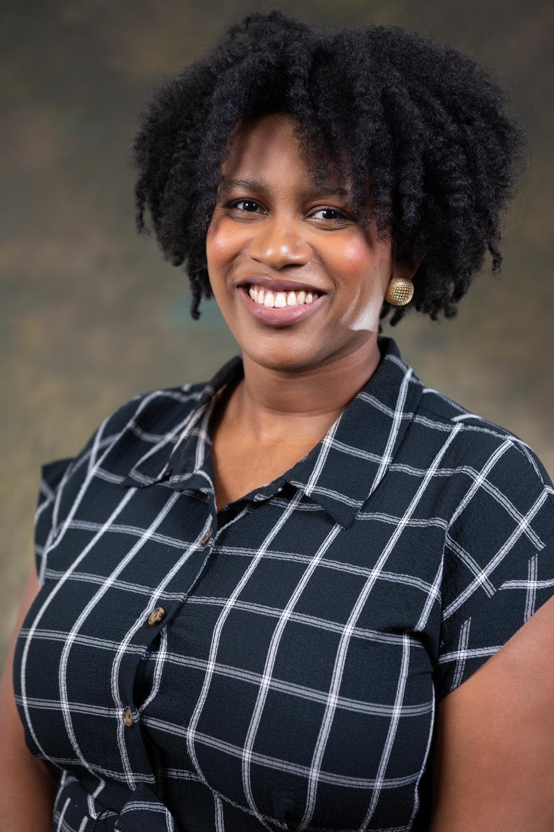 Headshot of Lynnae Hill