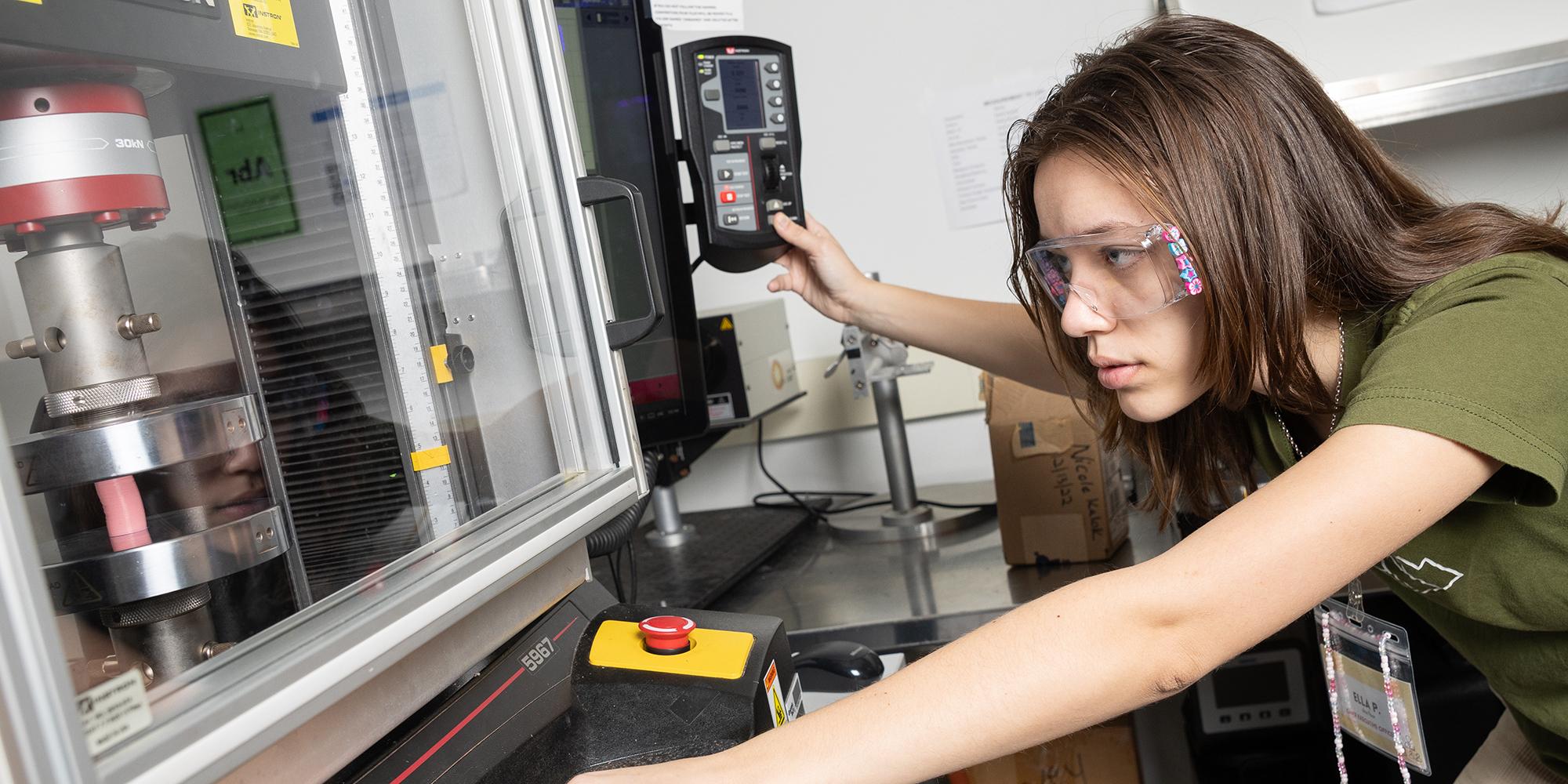 A student operates a machine in Materials Innovation and Learning Laboratory (MILL).