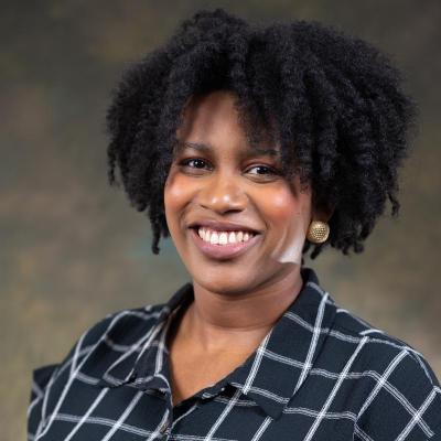 Headshot of Lynnae Hill